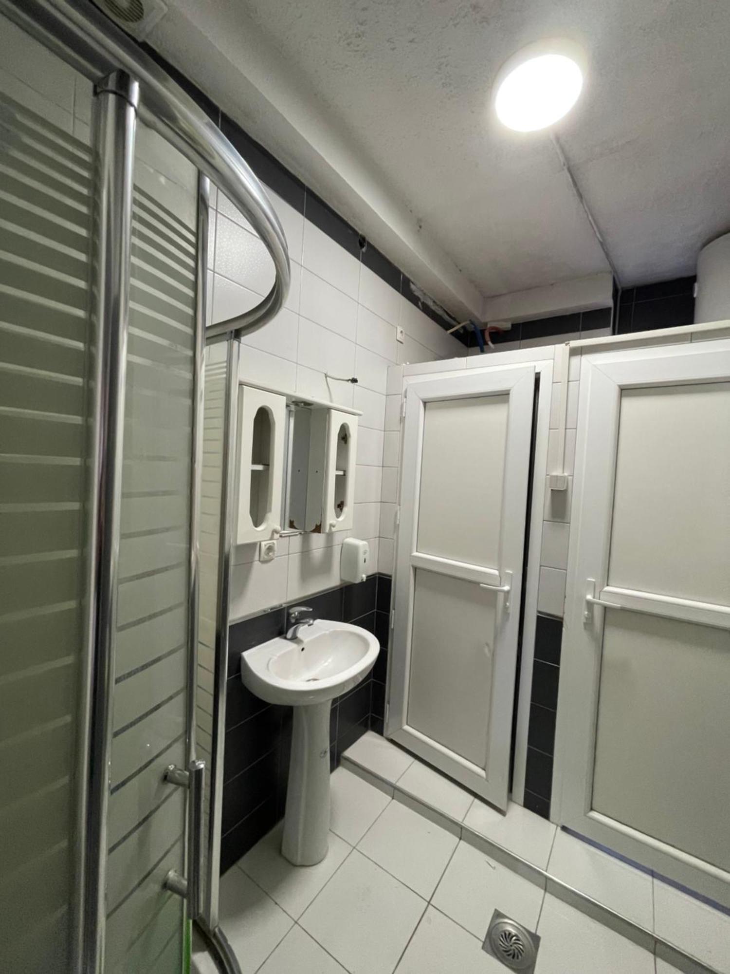 Newborn Comfort Hostel The Biggest Hostel Of Town With Best Location Pristina Kültér fotó